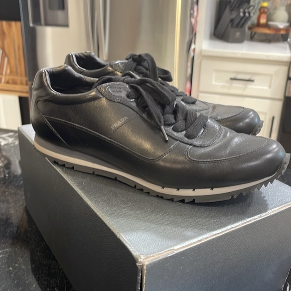 Prada men’s sneakers size 9 - Picture 3 of 3